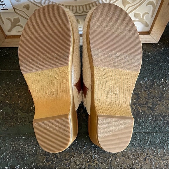 Universal Thread Faux Fur Sherpa clogs - Picture 10 of 11